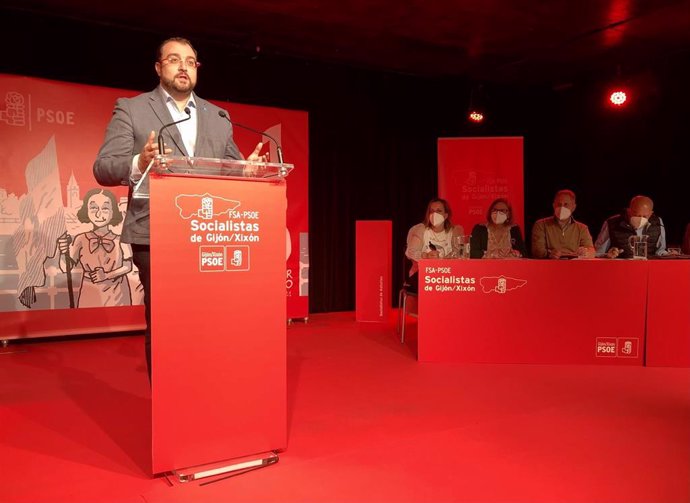 Adrián Barbón en la Asamblea de Gijón.