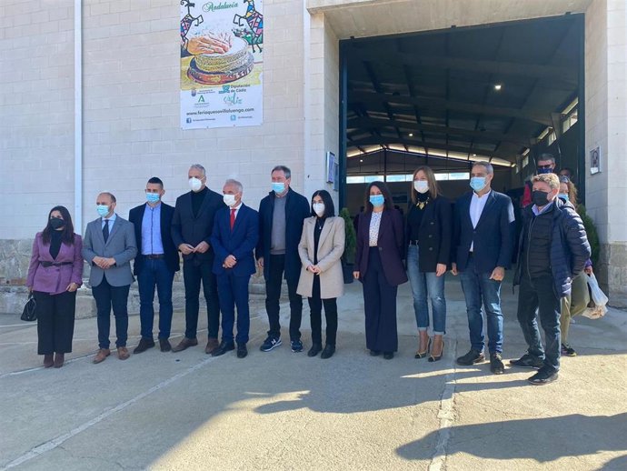 El secretario general del PSOE Andalucía, Juan Espadas, ha considerado este sábado que tras el congreso que celebra el Partido Popular para renovar su liderazgo la formación "abre una etapa con más sombras que luces" .