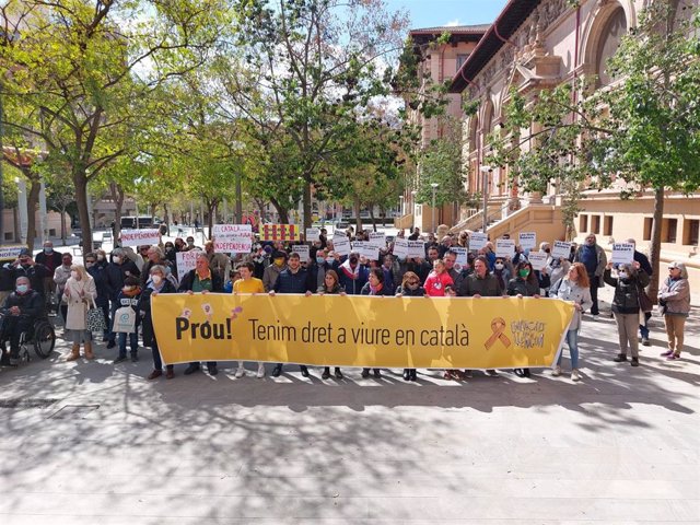 Un centenar de personas reivindican en Palma el "derecho a vivir en catalán"