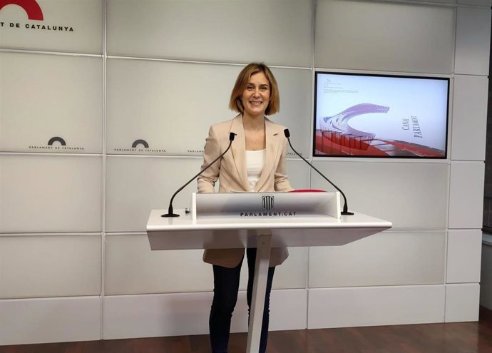 La líder de los comuns en el Parlament, Jéssica Albiach, en rueda de prensa en la Cámara catalana