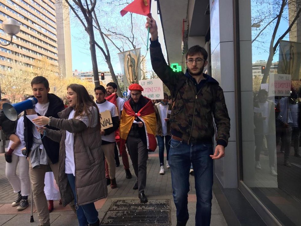 Antiabortistas reclaman en Madrid eliminar la prohibición de "rezar" frente a clínicas de interrupción del embarazo