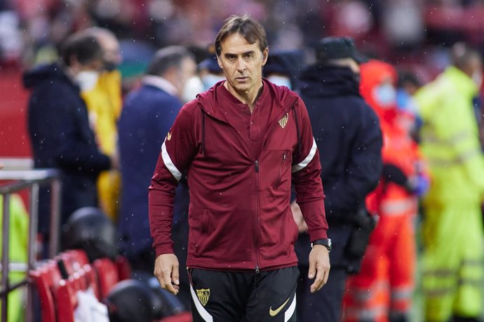 Julen Lopetegui, head coach of Sevilla FC, looks on during the spanish league, La Liga Santander, football match played between Sevilla FC and Real Sociedad at Ramon Sanchez-Pizjuan stadium on March 20, 2022, in Sevilla, Spain.