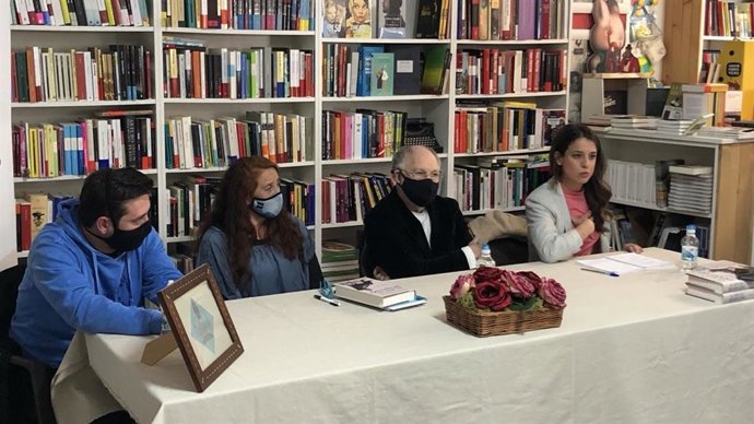 La vicepresidenta del Parlament y diputada de Unidas Podemos, Gloria Santiago,  en el acto  Crisis de la Monarquía y Horizonte Republicano' celebrado este sábado en Ibiza.