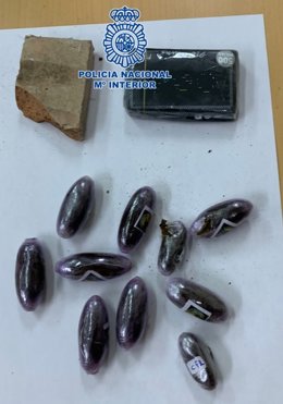 Detenido un hombre sorprendido al lanzar diez bellotas de hachís desde la calle al patio de cárcel de Melilla