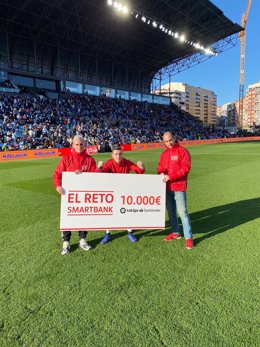 El Banco Santander entrega 10.000 euros en el descanso del Celta-Madrid al ganador del Reto SmartBank