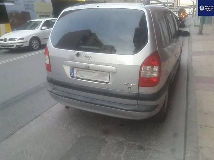 Vehículo interceptado por la Policía Local de Murcia tras comprobar que ejercía labores de transporte de viajeros sin contar con la preceptiva licencia