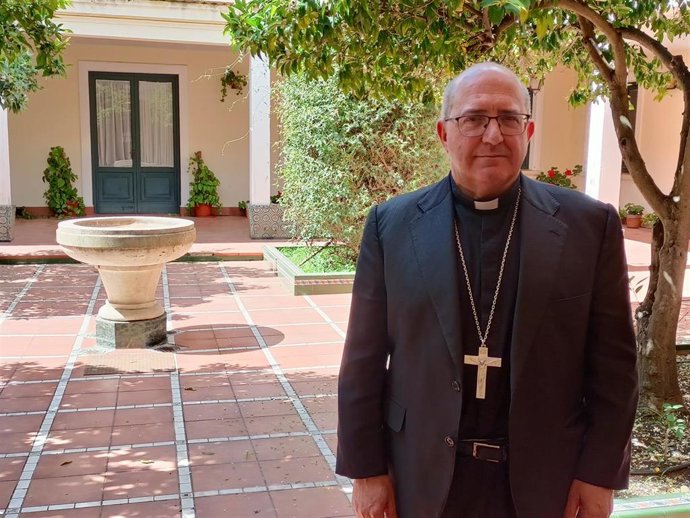 Santiago Gómez, obispo de Huelva.