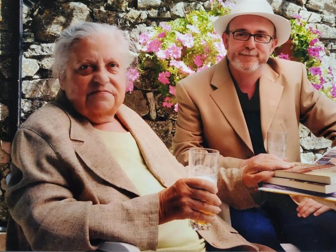 El periodista turolense Juan Carlos Soriano presentará, en Alcañiz, el homenaje de la revista Turia a Pilar Narvión