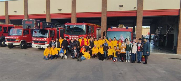 Segunda expedición de Bombers con personas refugiadas en el Parc de Bombers de Girona