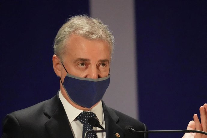 El Lehendakari, Iñigo Urkullu, interviene durante el acto institucional de homenaje y celebración del 40 aniversario de la Ertzaintza actual en el Auditorio del BEC, a 28 de marzo de 2022