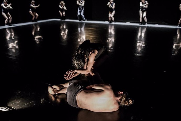 Archivo - La obra Asylum del coreógrafo Rami Beer de la compañía israelí Kibbutz Contemporary Dance