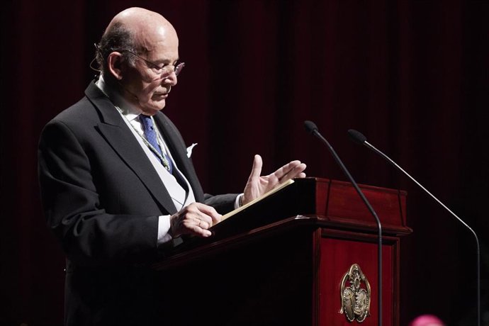 El pregonero, Julio Cuesta, durante el Pregón de la Semana Santa de Sevilla 2022, a 3 de abril de 2022, en Sevilla (Andalucía, España).