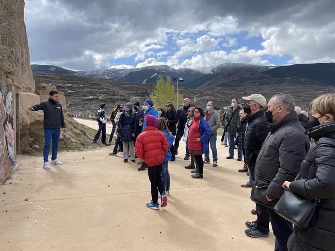 Fiesta del Ciruelo en Flor de Nalda 2022, visita al castillo