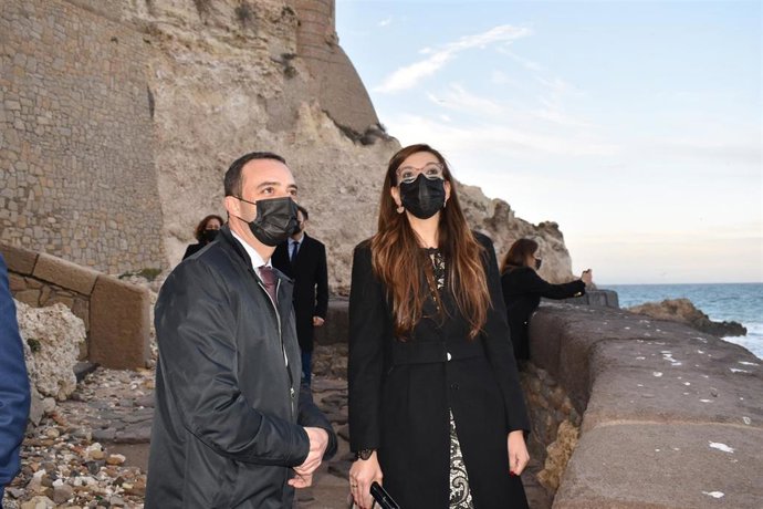 La delegada del Gobierno en Melilla, Sabrina Moh, ha destacado que se mantienen rotaciones de barcos con la Península pese a no haber OPE