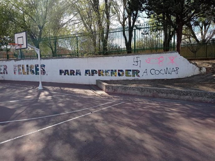 Pintadas en el CEIP María Teresa Íñigo de Toro.