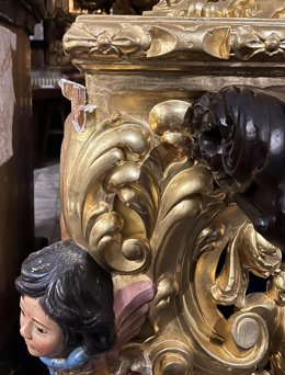 Esquina del paso de la Humildad y Paciencia de Cádiz con el trozo arrancado.