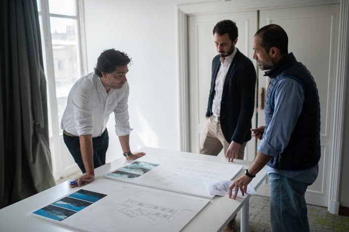 En el centro el arquitecto Raúl Tinoco con parte de su equipo.