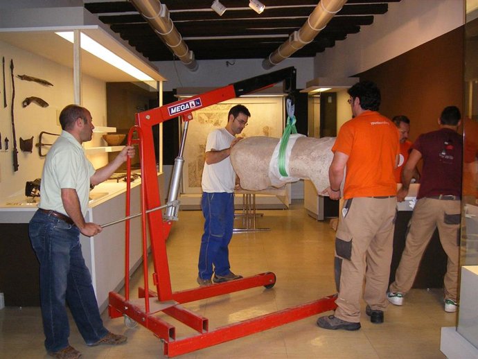 Montaje de la exposición 'Fragmentos de Historia', en el Museo de Teruel, en 2007.