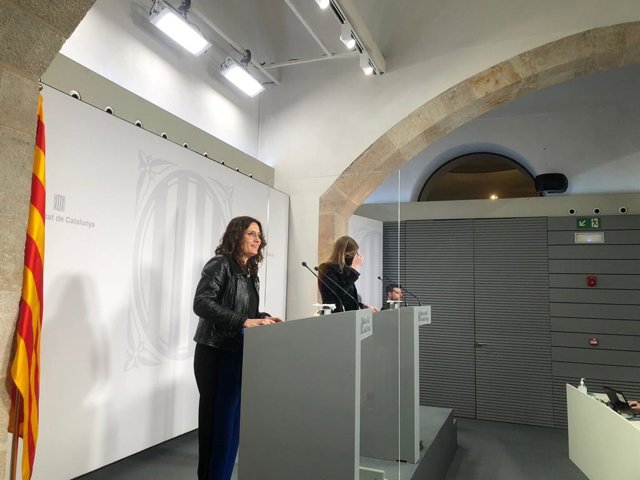 La consellera de la Presidència, Laura Vilagrà, i la d'Acció Exterior i Govern Obert, Victòria Alsina