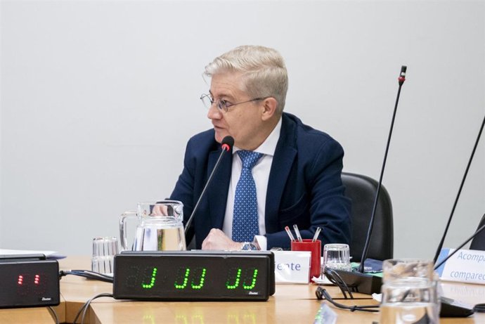 El gerente de la EMVS, José Antonio Acosta, en la segunda sesión de la Comisión de Investigación por el presunto espionaje a la presidenta de la Comunidad de Madrid, Isabel Díaz Ayuso