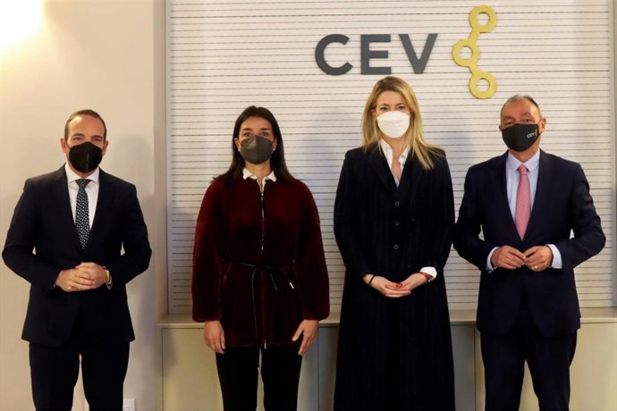(I-D) Los Representantes De Ciudadanos Tony Woodward, Ruth Merino Y María Muñoz Y El Presidente De La CEV, Salvador Navarro