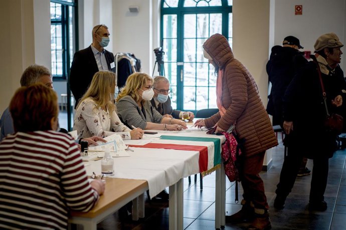 03 April 2022, Hungary, Budapest: People sign before casting their ballots at a polling station in Budapest during the 2022 Hungarian parliamentary election. Photo: Ladislav Vallach/TASR/dpa