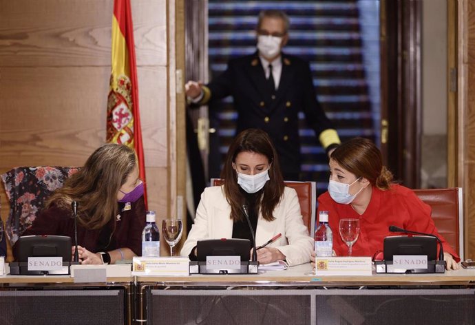 La delegada del Gobierno contra la Violencia de Género, Victoria Rosell; la ministra de Igualdad, Irene Montero; y la secretaria de Estado de Igualdad y contra la Violencia de Género, Ángela Rodríguez