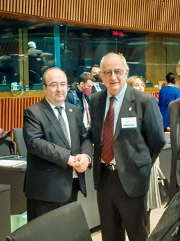 El consejero de Educación riojanao, Pedro Uruñuela, junto al ministro de Cultura y Deportes del Gobierno de España, Miquel Iceta, en el Consejo de Europa