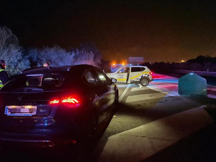 Vehículo interceptado por la Policía Local cuando se incorporaba en dirección contraria a la Ma-19