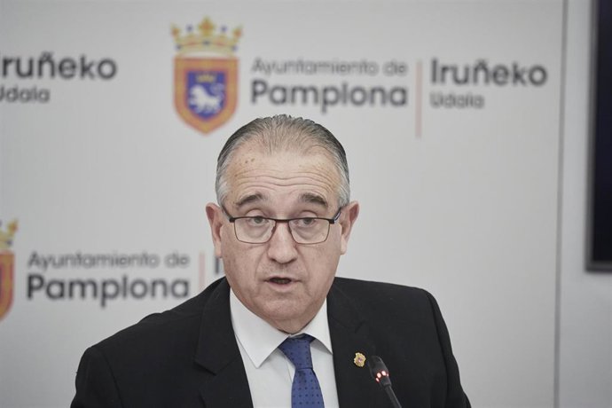Archivo - El alcalde de Pamplona, Enrique Maya, en una rueda de prensa (archivo)