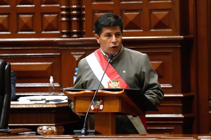 El presidente de Perú, Pedro Castillo, habla ante el Congreso durante la moción de censura en su contra.
