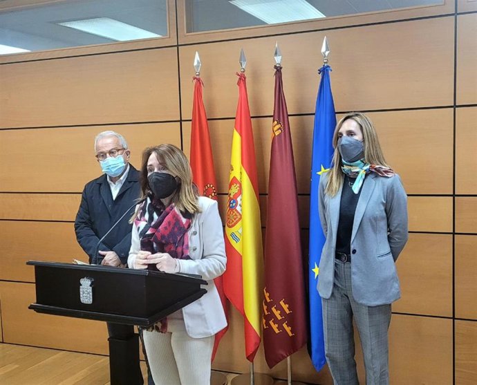 Los concejales del Grupo Municipal Popular del Ayuntamiento de Murcia, Belén López, Pilar Torres y Felipe Coello