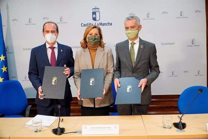 La consejera de Educación, Cultura y Deportes de C-LM, Rosa Ana Rodríguez, y el alcalde de Guadalajara, Alberto Rojo