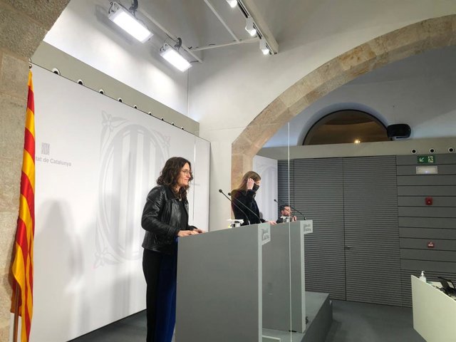 La consellera de la Presidència, Laura Vilagrà, al costat de la consellera d'Acció Exterior i Govern Obert, Victòria Alsina, en la roda de premsa