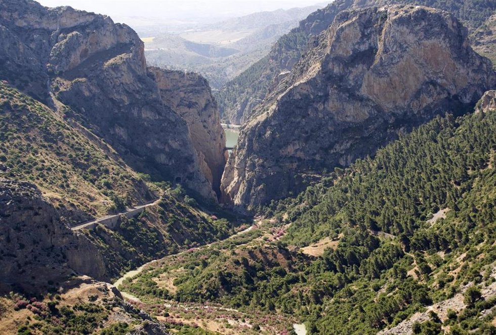 Archivo - La Diputación de Málaga creará el Camino Geológico Malacitano de 144 kilómetros y que en nueve etapas recorrerá 10 municipios