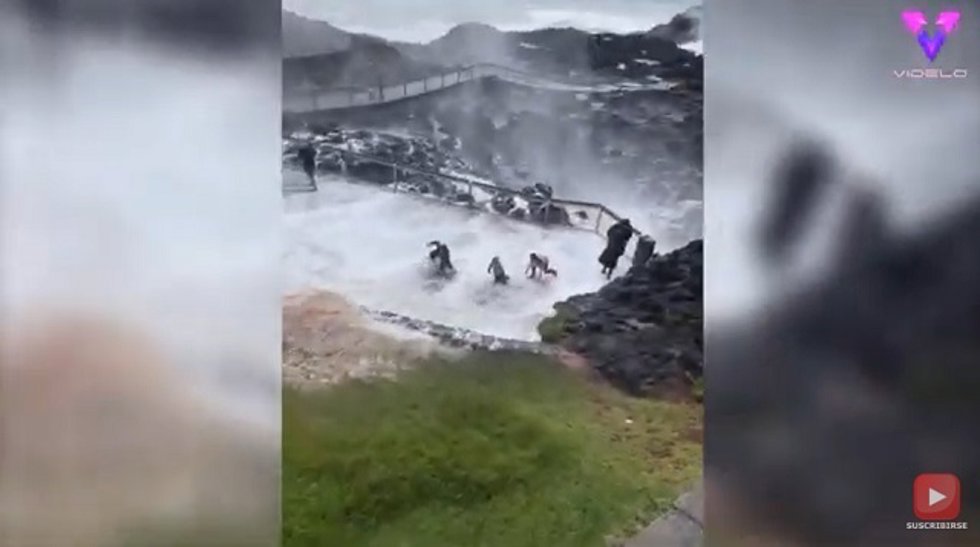 UNA FAMILIA ES ARRASTRADA POR UNA EXPLOSIÓN DE AGUA EN AUSTRALIA
