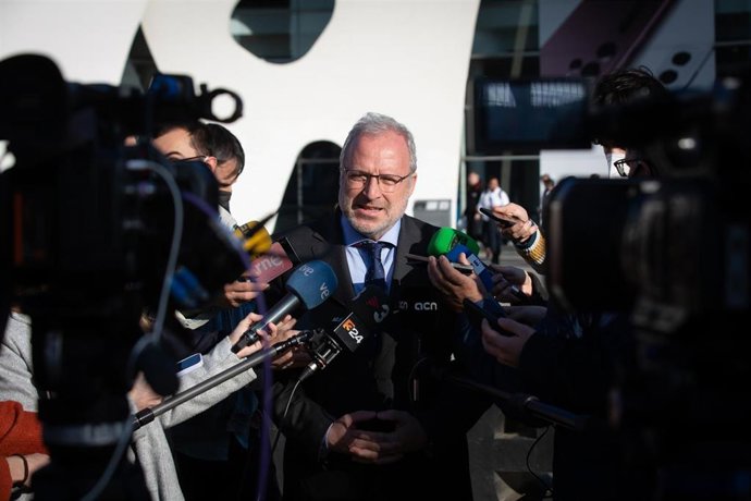 Archivo - El director general de Fira de Barcelona, Constantí Serrallonga, atiende a los medios en la clausura del Mobile World Congress 2022