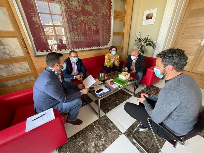 Reunión del alcalde de Cáceres, Luis Salaya, con el de Casar de Cáceres, Rafael Pacheco