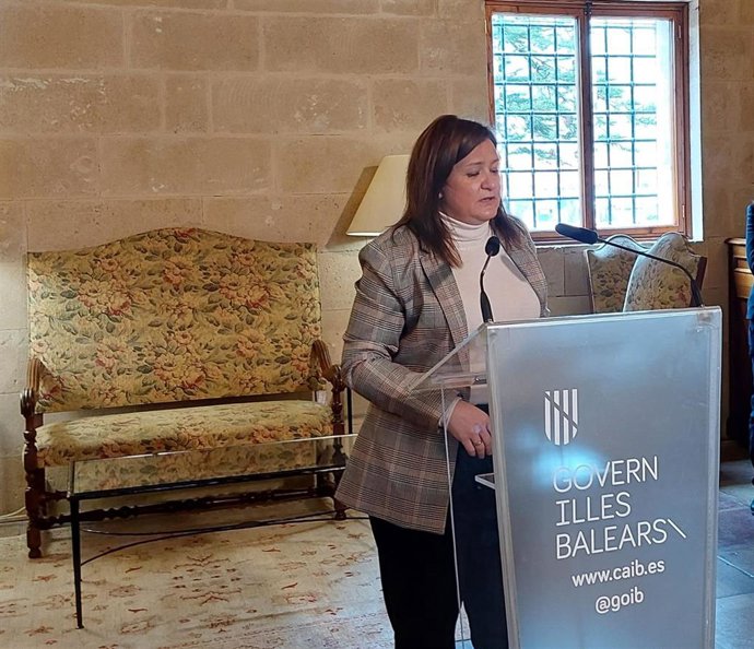 La consellera de Presidencia, Función Pública e Igualdad, Mercedes Garrido, en rueda de prensa.