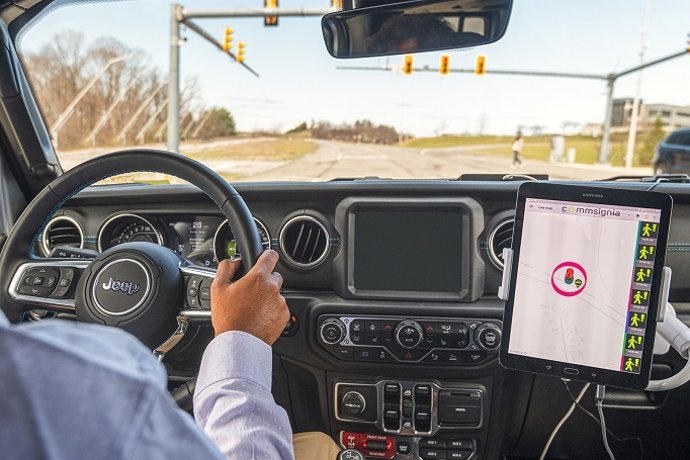 Pruebas de tecnologías de avisos de seguridad en tiempo real en vehículos conectados