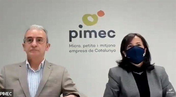 El secretario general de Pimec, Josep Ginesta, y la directora del área de Trabajo, Sílvia Miró, en rueda de prensa telemática