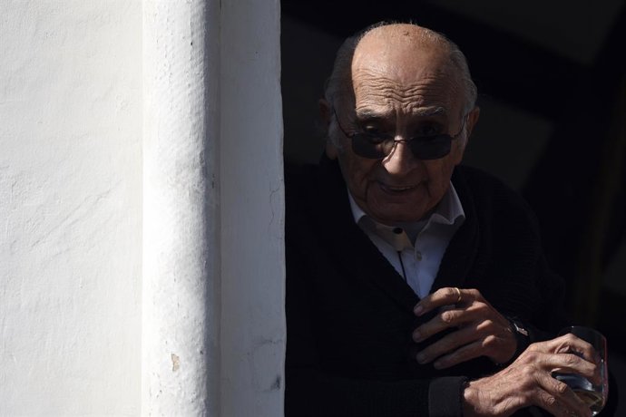 Archivo - El poeta valenciano Francisco Brines, uno de los valencianos que obtuvo el Premio Nacional de la Crítica Literaria. 