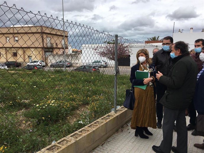 Inspección de los terrenos en Chiclana para un nuevo centro de salud.