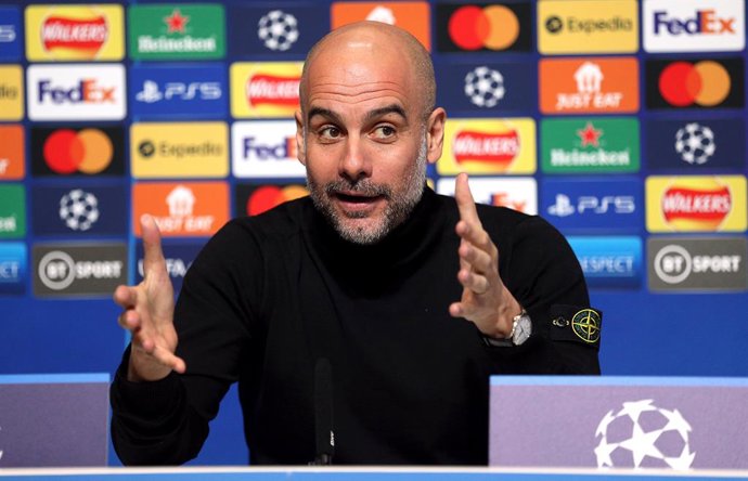 04 April 2022, United Kingdom, Manchester: Manchester City's manager Pep Guardiola speaks during a press conference at the City Football Academy ahead of Tuesday's UEFA Champions League quarter-final first leg soccer match against Atletico Madrid. Photo