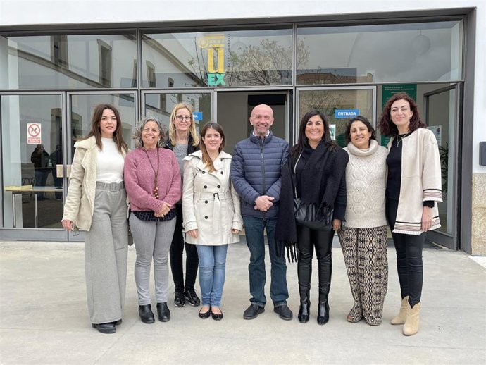 Eva Lus, junto a la Junta Directiva de la ARU