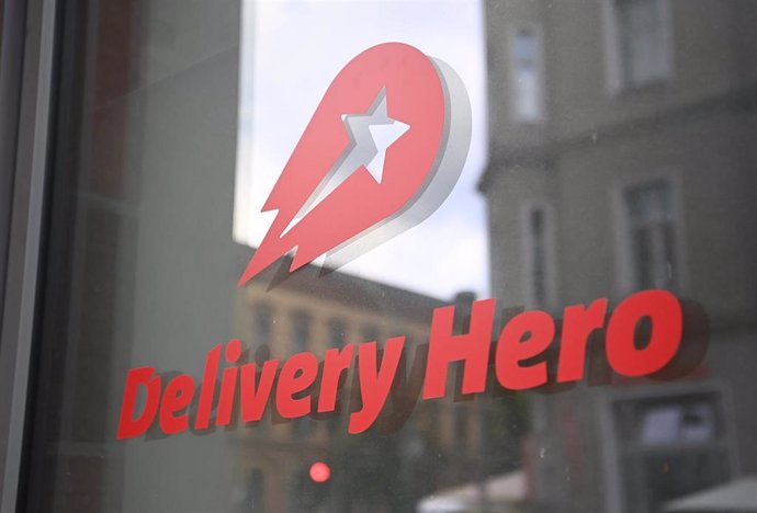 Archivo - FILED - 19 August 2020, Berlin: The logo of the food delivery service Delivery Hero is seen on a glass pane at the headquarters.  Delivery Hero said it was making a U-turn and suspending its food delivery service in its home market Germany, ju