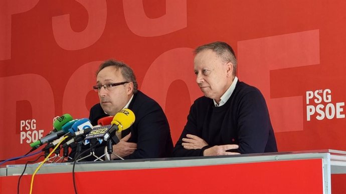 El diputado socialista Juan Carlos Francisco Rivera y el secretario provincial del PSOE de Ourense, Rafael Rodríguez Villarino