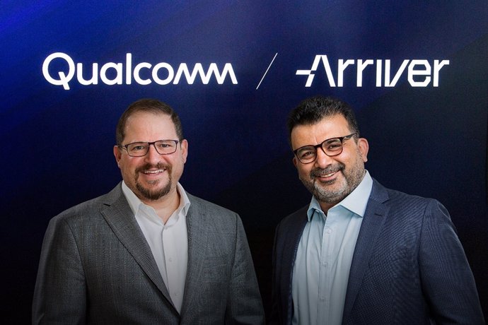 El presidente y consejero delegado de Qualcomm, Cristiano Amon, y el vicepresidente senior y director general de Automoción, Nakul Duggal.