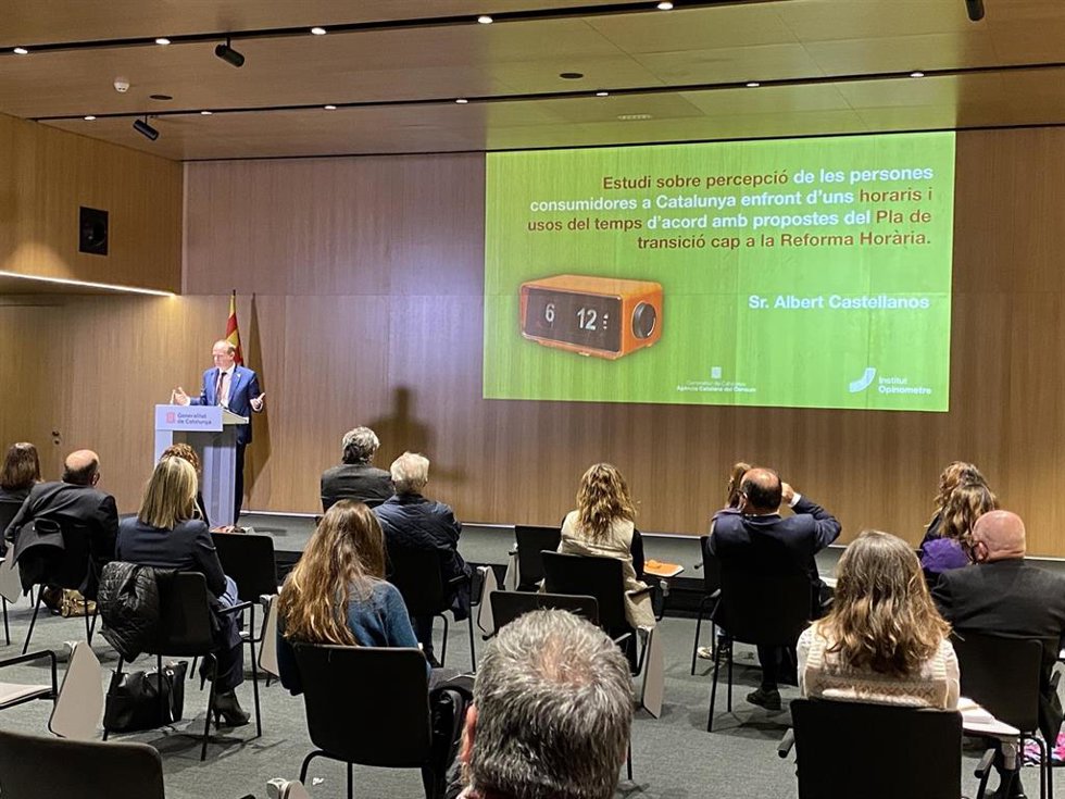 El secretario de Empresa y Competitividad, Albert Castellanos, en la presentación de el estudio sobre la percepción de los catalanes sobre la reforma horaria