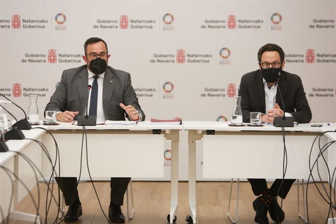 El vicepresidente y consejero de Presidencia, Función Pública, Igualdad e Interior del Gobierno de Navarra, Javier Remírez, y el director general de Presidencia y Gobierno Abierto, Joseba Asiain,